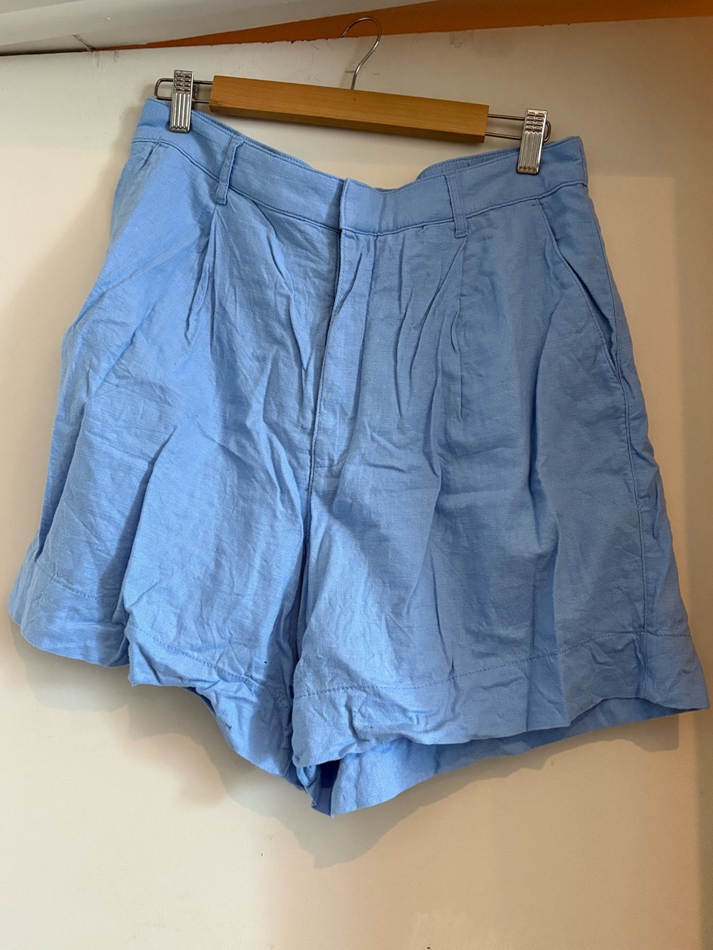 Abercrombie & Fitch Light Blue Pleated High-Waist linen Shorts